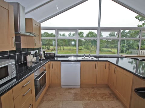 Springfield Court - Lakeview, Peterston-Super-Ely, Cardiff