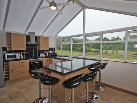 Springfield Court - Lakeview, Peterston-Super-Ely, Cardiff