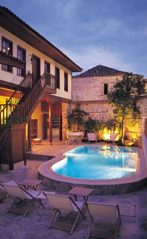 Seasonal outdoor pool, pool umbrellas, sun loungers