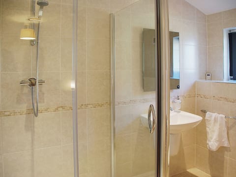 Bathroom | Lean Low Holiday Cottage, near Hartington