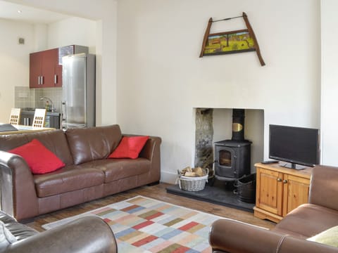 Light and airy living room with open-aspect to dining area and kitchen | Viewington Cottage, Ballater