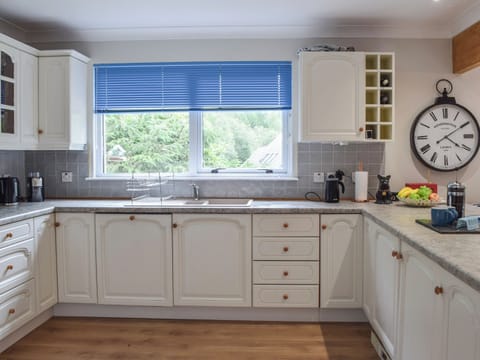 Kitchen area | Tamarchan Lodge, Ballachulish