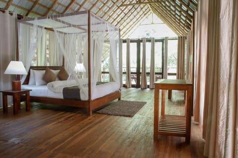 Deluxe Room with River View | Individually furnished, desk, bed sheets
