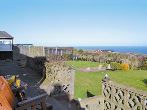 Sitting-out-area | Sylverda, Scarborough