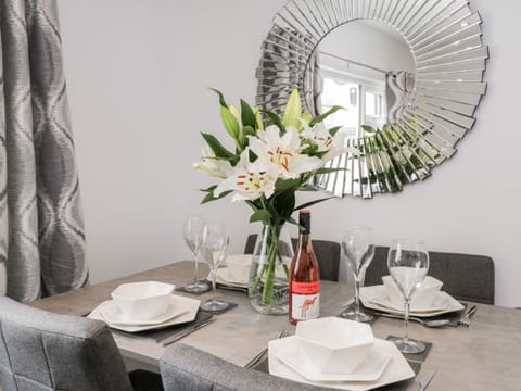 Cottage | Dining