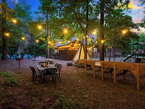 Dine in style! Host a memorable multigenerational feast under twinkling lights.