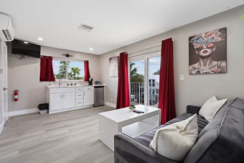 Luxury Studio Suite | Living area | 50-inch Smart TV with cable channels, TV, Netflix