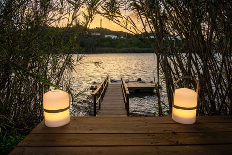 Our private pier allows you to arrive on your own boat with your guests or family. From there you can cross to the neighboring Portuguese town of Alcoutim with the exclusive service of the boatman who will come to pick you up.