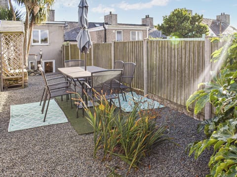 Enclosed back garden with sitting out area | The Barnsdale, Amlwch