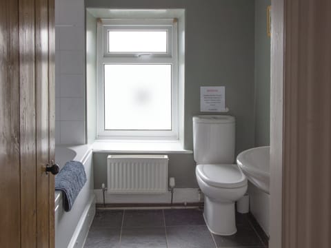 Bathroom | Golan - Bach Wen Cottages, Clynnog Fawr
