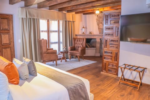 Deluxe Room | Individually decorated, individually furnished, desk, laptop workspace