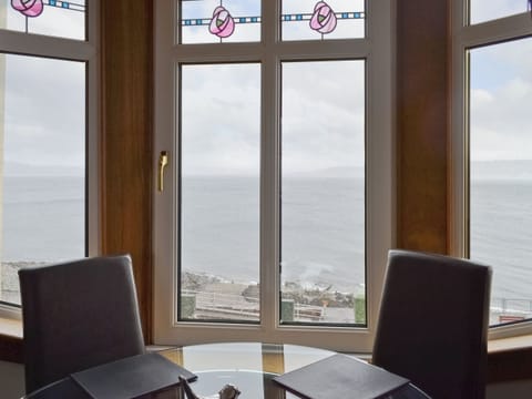 Open plan living/dining room/kitchen | Apartment Sea View, Kirn, by Dunoon