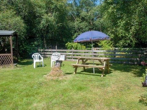 Spacious lawned garden | Taigh Mhairi, Portree, Isle of Skye