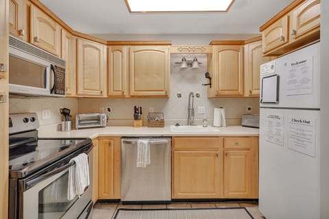 Full kitchen with basic kitchen necessities