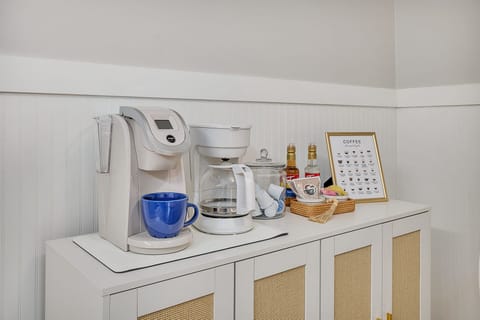 Coffee bar including both keurig and drip coffee maker