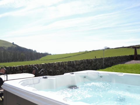 Hot tub | West Lanegate Farmhouse, Amisfield