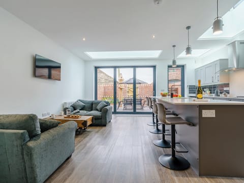 Open plan living space | Wynbec Cottage, Quebec, Near Durham