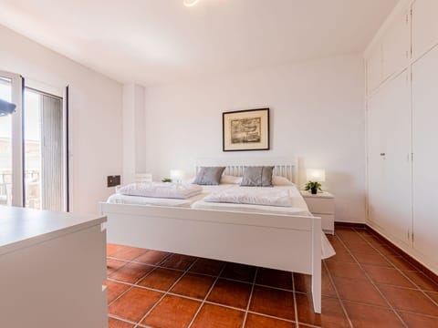 Furniture, Property, Building, Comfort, Wood, Interior Design, House, Flooring, Bed Frame, Picture Frame