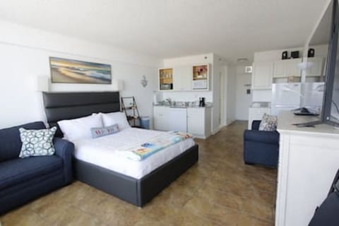 Spacious, New, Modern and Luxury condo for your comfort.