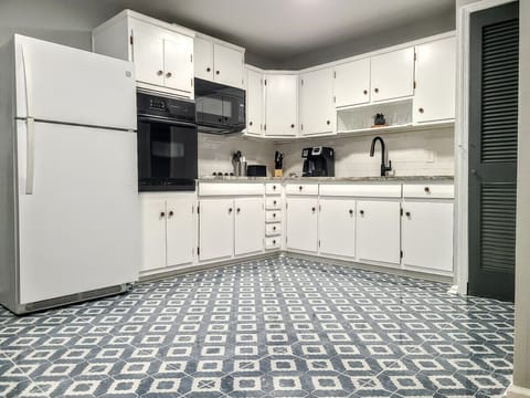 Cook up your favorite meals in style! Our fully-equipped kitchen features a fridge, freezer, microwave, oven, electric stove, Keurig & drip coffee maker combo, and more.