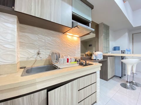 Apartment, 2 Bedrooms | Private kitchen | Fridge, cookware/dishes/utensils