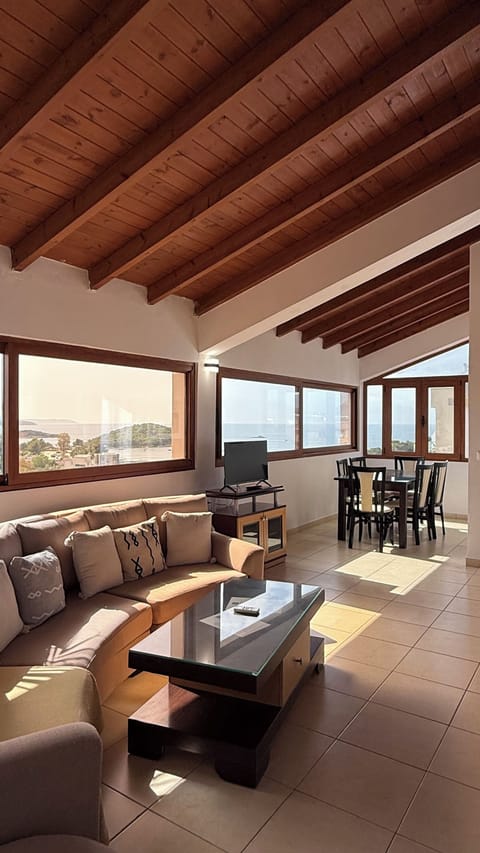 Penthouse | Free WiFi, bed sheets