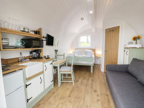 Cottage | 1 bedroom, individually decorated, individually furnished