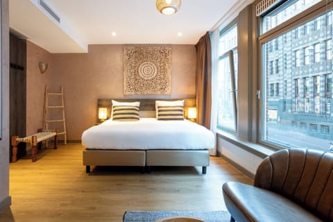 Premier Double Room, 1 King Bed | In-room safe, desk, soundproofing, iron/ironing board