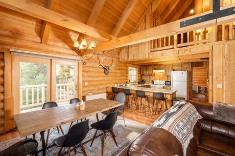 House, 3 Bedrooms | Dining