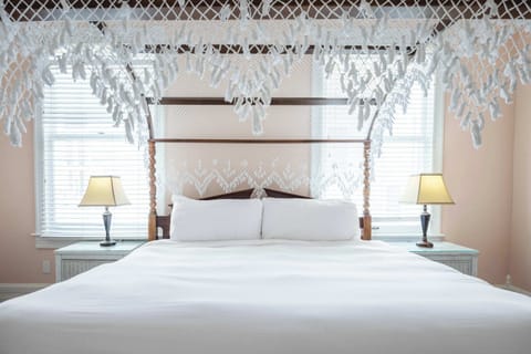 Overview of Room Type - King Bed