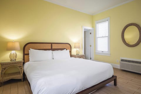 Overview of Room Type - King Bed