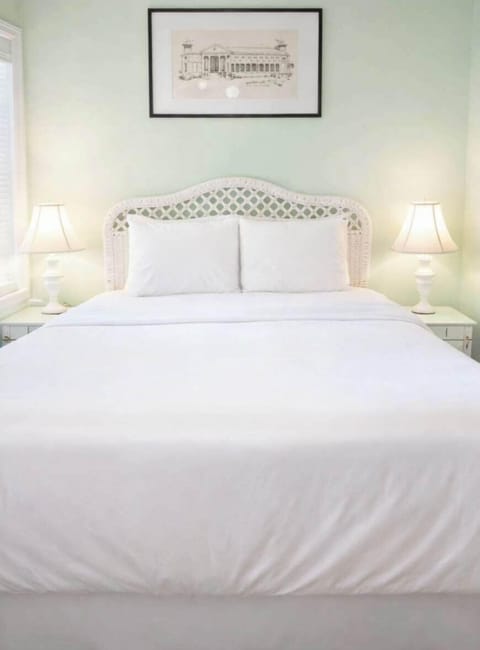 Queen Bed 