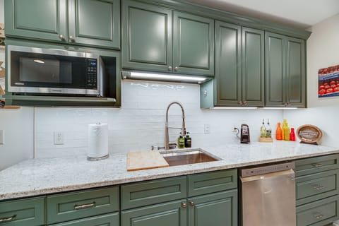 Bright undercabinet lighting, big sink & lots of counterspace to spread out