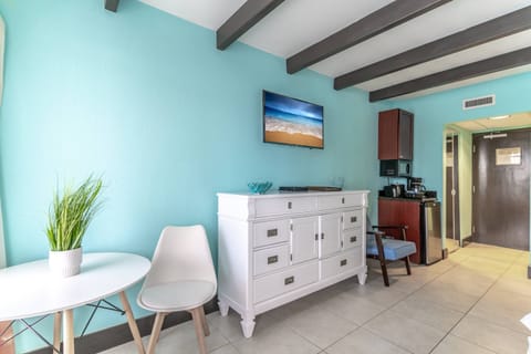 Room (201 Little Harbor Inn) | Exterior