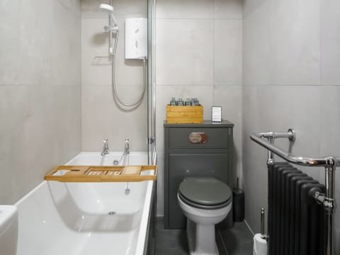 Bathroom | Riston Barn, Stainforth near Settle