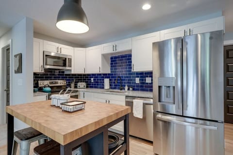 Fully Stocked Eat-In Kitchen