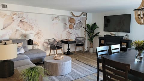 Comfortable and Stylish Living Room 
