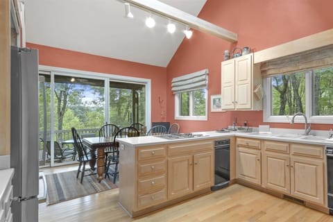 Kitchen and Breakfast Nook, Main Level