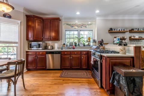 Dinner for the whole family is a great event here. Bring all of the cooks into this roomy kitchen!