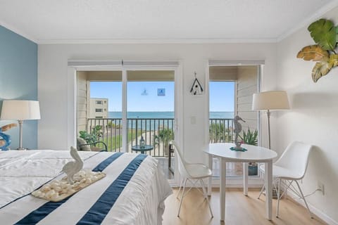 From the unit, you`ll enjoy an excellent view of the beach