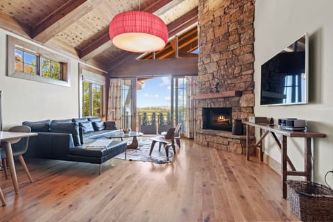 Living Room with TV, Gas-Burning Fireplace and Deck
