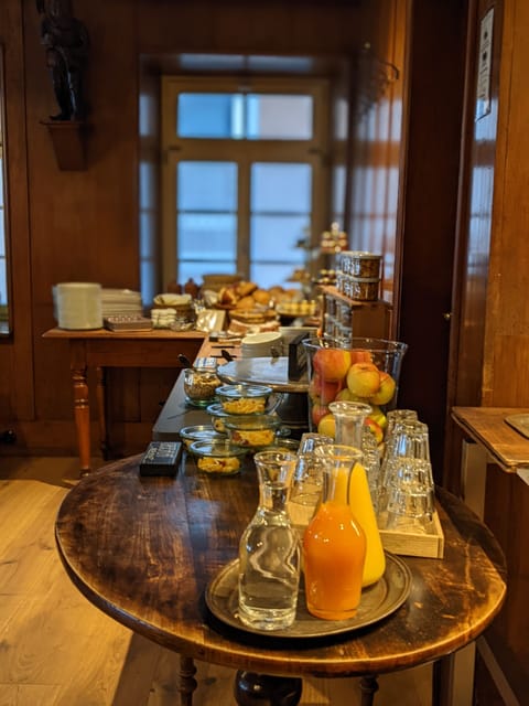 Daily buffet breakfast for a fee