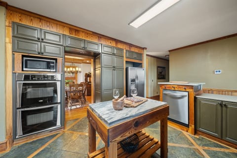 Main Level Full Kitchen