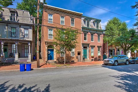 Harrisburg Vacation Rental | 3BR | 2.5BA | 3,000 Sq Ft | Stairs Required