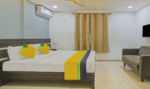 Standard Room | Iron/ironing board (on request)
