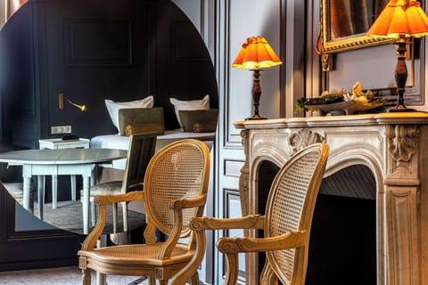 Suite, 1 Queen Bed, Non Smoking, Jetted Tub (Larger Room;with Sofabed) | Minibar, in-room safe, individually decorated, individually furnished