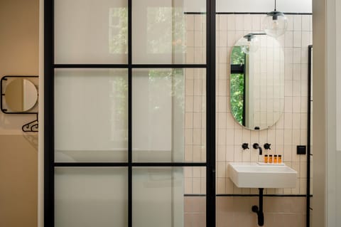 Comfy Room | Bathroom | Shower, free toiletries, hair dryer, towels