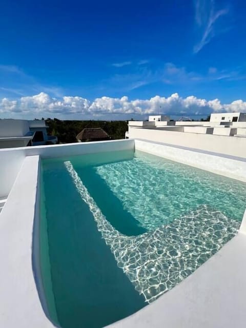 Private rooftop plunge pool