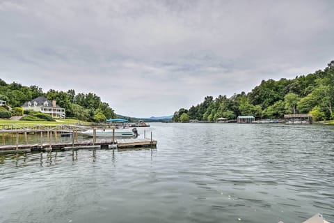 Hayesville Vacation Rental | 3BR | 3BA | 1 Step to Enter