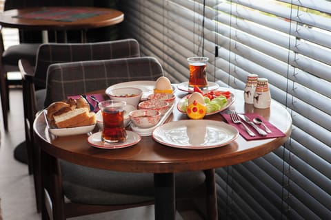 Daily local cuisine breakfast for a fee